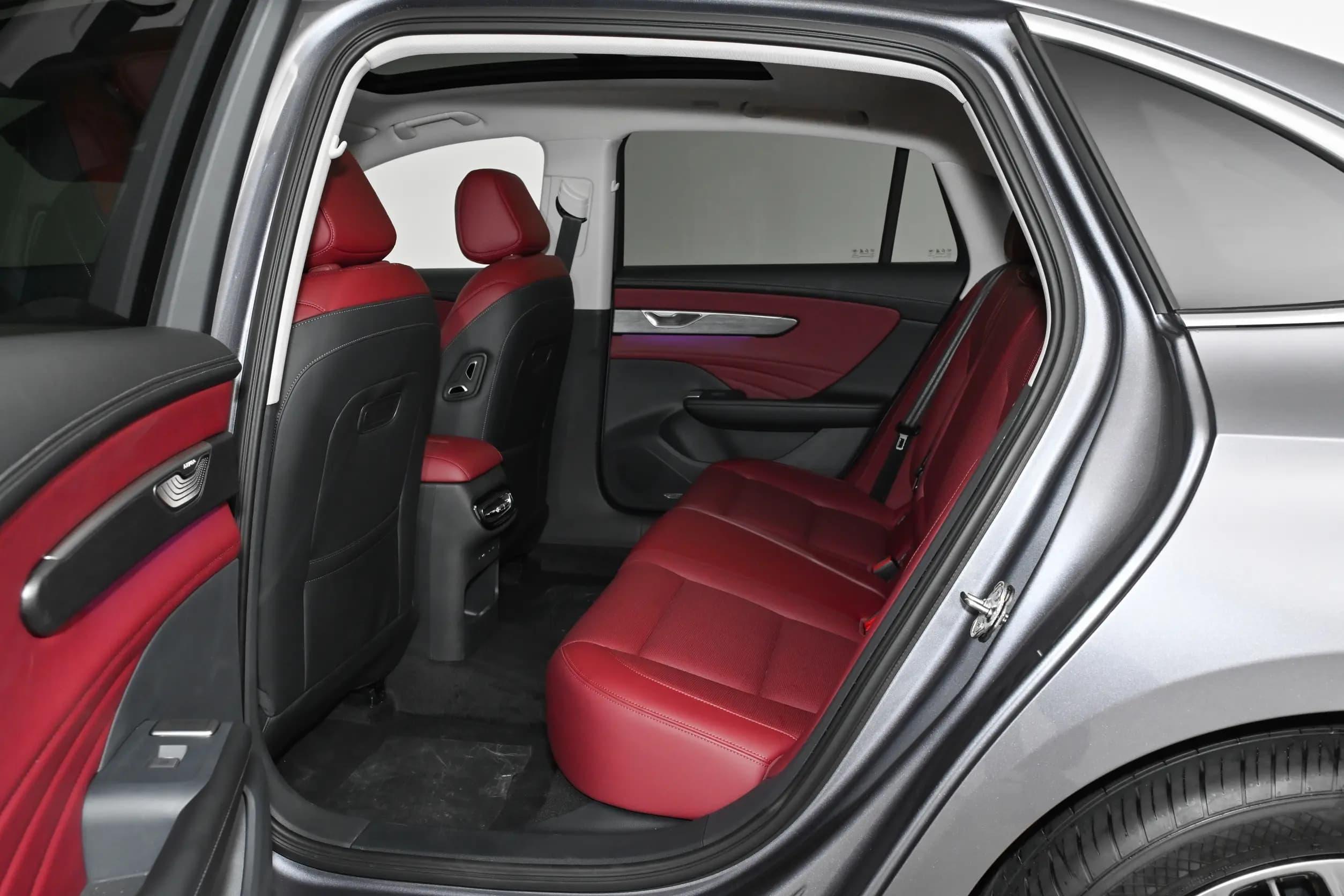 Jetour Traveler 2026 PLUS 2.0TD XWD Conquer+ 7-местный