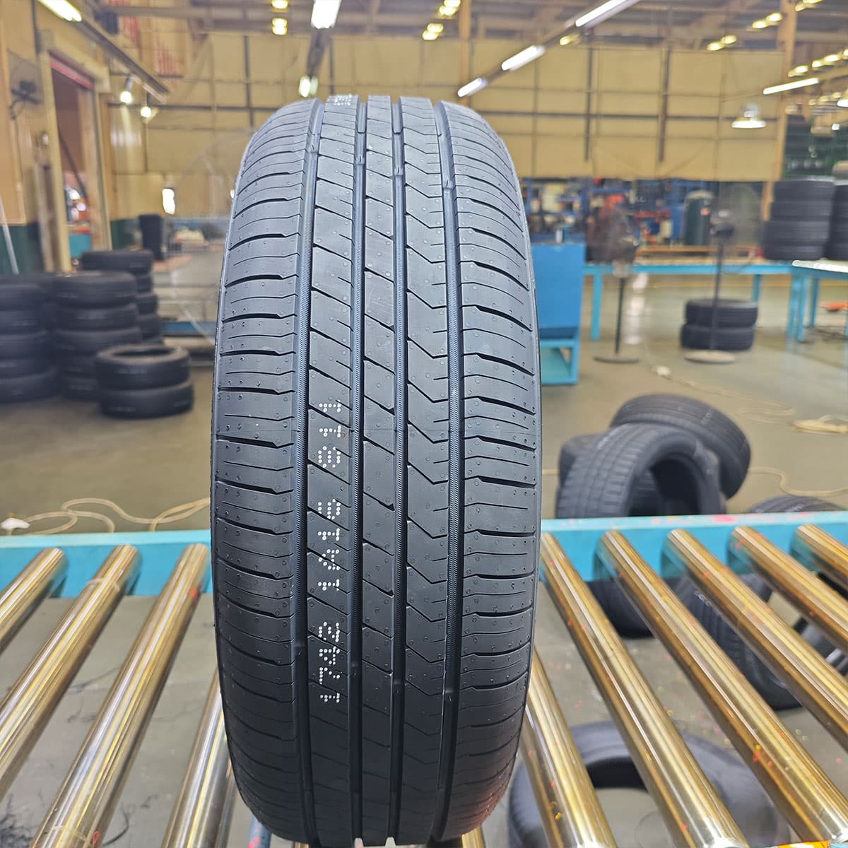 12.00 R20 Tire